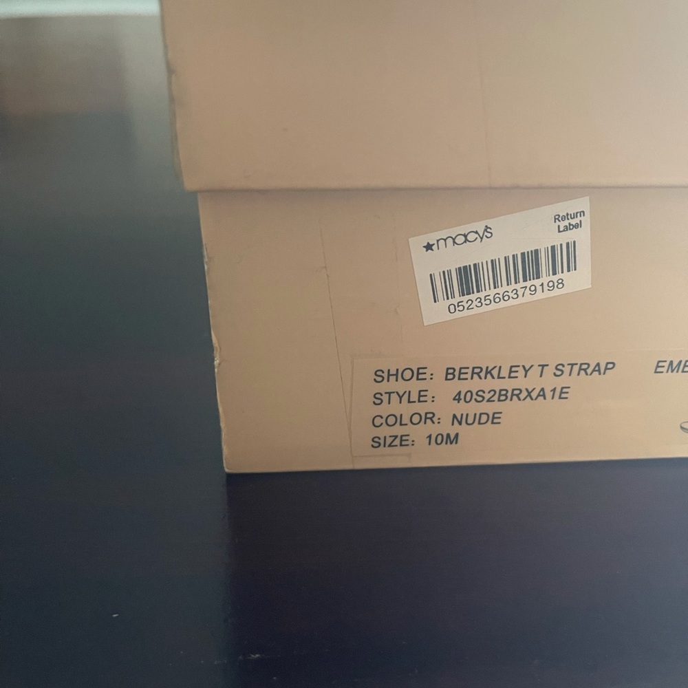 Never Worn  MICHAEL Michael Kors Sandal! - Picture 6 of 6